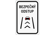 Dopravní značka „Bezpečný odstup“ (č. IP 32) spolu s vodorovným značením zobrazuje minimální počet šipek na vozovce, které by měl řidič vidět na silnici za vpředu jedoucím vozidlem za běžných podmínek. TestImage